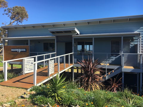 Falcon Blue - Lightning Ridge Tourism 0