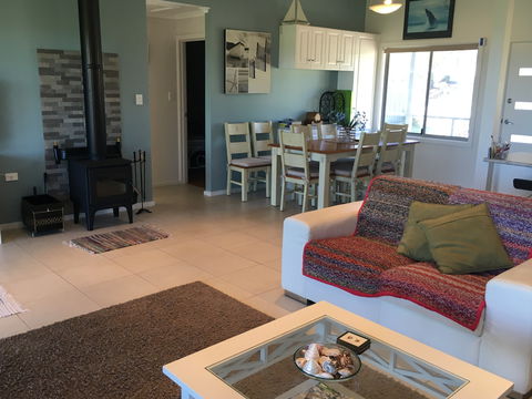 Falcon Blue - Lightning Ridge Tourism 2