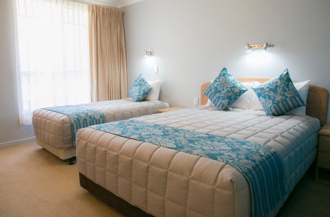 Gosford Palms Motor Inn - Lightning Ridge Tourism 0