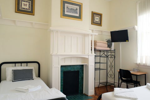 Hotel Claremont Guest House - Lightning Ridge Tourism 2