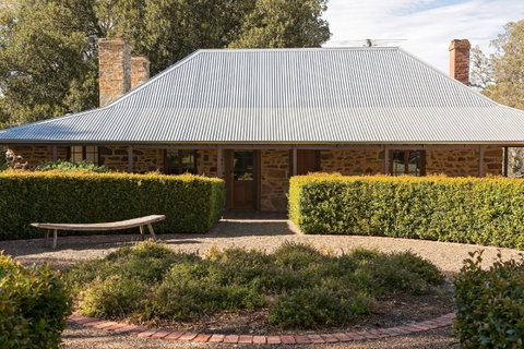Jacob's Estate Cottage - Lightning Ridge Tourism 1