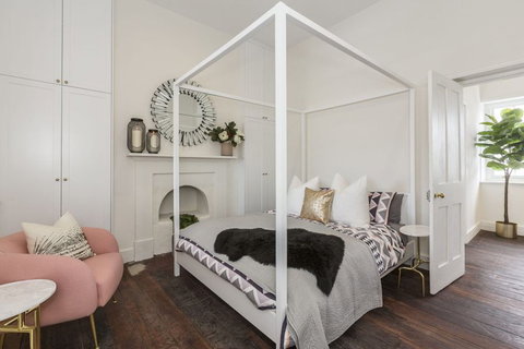 Landmark 1850s Family Fremantle Home - Lightning Ridge Tourism 0