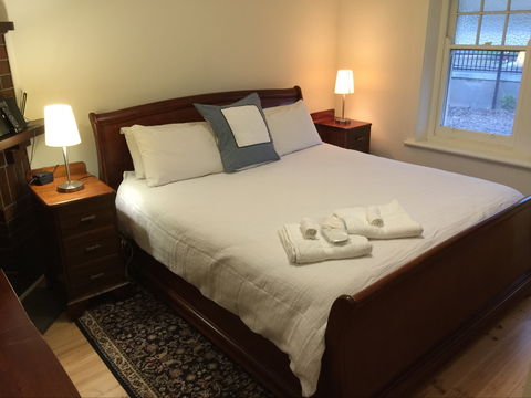 MacDonnell House, Naracoorte - Lightning Ridge Tourism 1