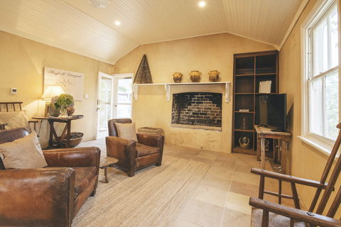 Mayfield Vineyard Cottages - Lightning Ridge Tourism 2