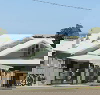 Merewether Beach House B and B - Lightning Ridge Tourism