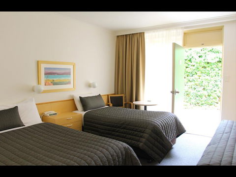 Mid City Motor Inn - Lightning Ridge Tourism 1