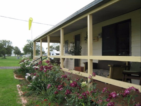 Narromine Aerodrome Tourist Park And Motel - Lightning Ridge Tourism 0