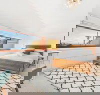 Newcastle Executive Homes - Oceanview Terrace - Lightning Ridge Tourism