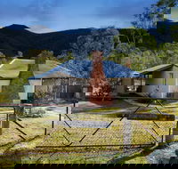 Nil Desperandum - Lightning Ridge Tourism