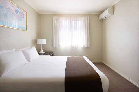 Pinnacle Apartments - Lightning Ridge Tourism 2