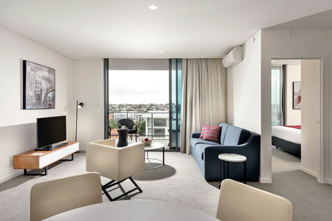 Ramada By Wyndham Vetroblu Scarborough Beach - Lightning Ridge Tourism 2