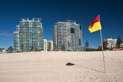 Reflections Coolangatta Beach - Lightning Ridge Tourism 0