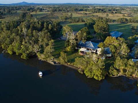 Riverside Holiday Retreat Yamba - Lightning Ridge Tourism 0