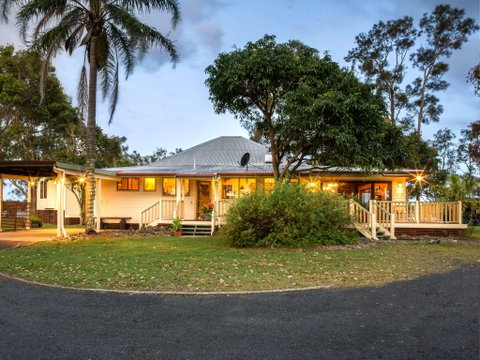 Riverside Holiday Retreat Yamba - Lightning Ridge Tourism 1