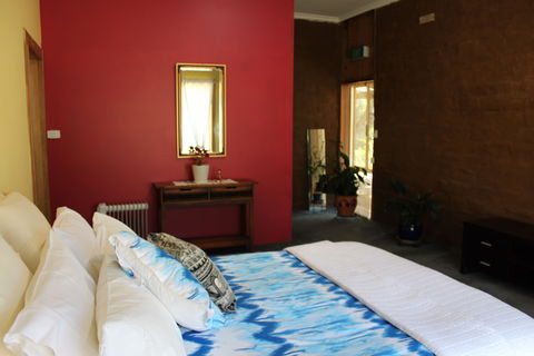 Skywatch Observatory Domestays - Lightning Ridge Tourism 1