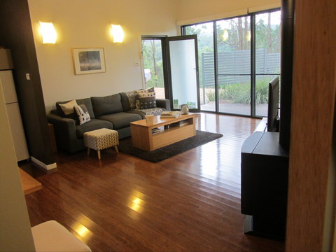 Somewhere Unique - Lightning Ridge Tourism 2