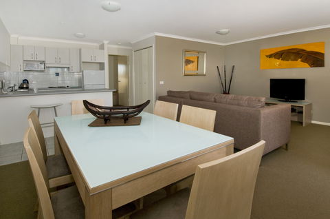 South Pacific Apartments - Lightning Ridge Tourism 0