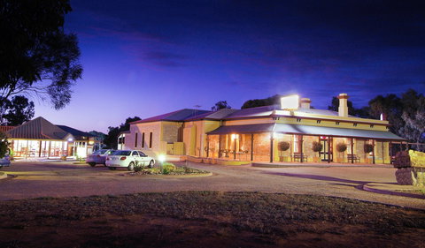 Standpipe Golf Motor Inn - Lightning Ridge Tourism 0