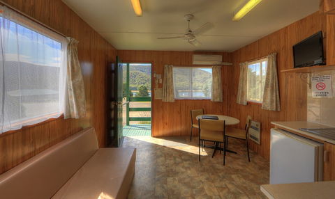 Talbingo Tourist Caravan Park - Lightning Ridge Tourism 1