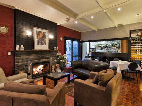 The Waterfront Wynyard - Lightning Ridge Tourism 0