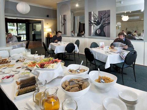 The Waterfront Wynyard - Lightning Ridge Tourism 2