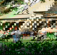 The Lodge Country House - Lightning Ridge Tourism
