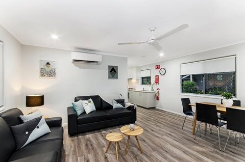Townsville Tourist And Lifestyle Village - Lightning Ridge Tourism 2