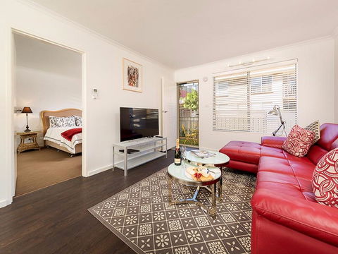 Understated Elegance - Affordable Luxury - Lightning Ridge Tourism 1