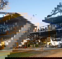 63 Marks Landing -River Shack Rentals - Lightning Ridge Tourism