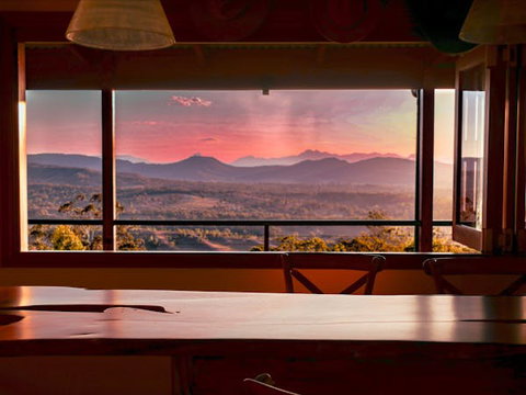 The Eagles Nest Accommodation Scenic Rim, QLD - Lightning Ridge Tourism 1