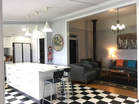 Area 51 Warwick - Lightning Ridge Tourism 0