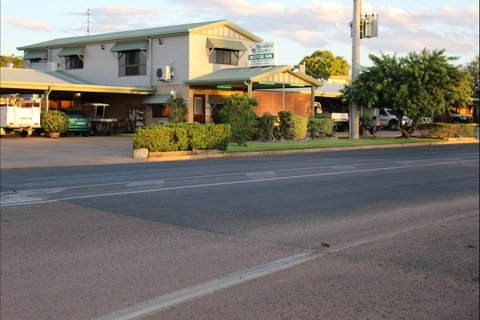 Barcaldine Country Motor Inn - Lightning Ridge Tourism 0