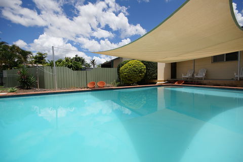 Bundaberg Park Village - Lightning Ridge Tourism 0