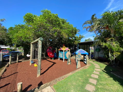 Bundaberg Park Village - Lightning Ridge Tourism 1