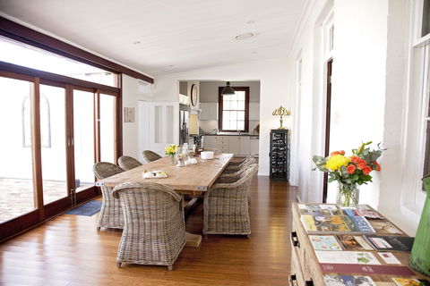 Cawarra On The Park - Lightning Ridge Tourism 1