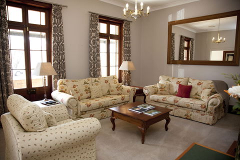 Cawarra On The Park - Lightning Ridge Tourism 2