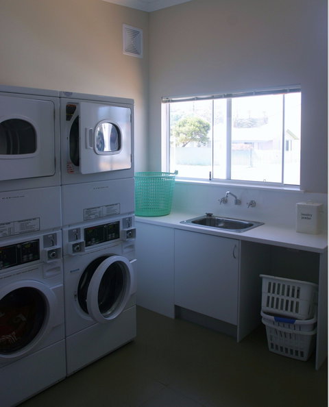 Clearwater Motel Apartments - Lightning Ridge Tourism 2