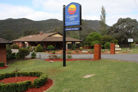 Country Plaza Halls Gap - Lightning Ridge Tourism 0