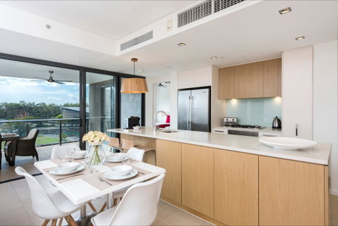 Darwin Waterfront Luxury Suites - Lightning Ridge Tourism 1