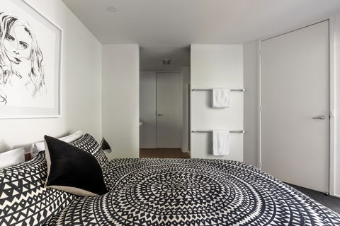 Dlux + Escape @ 83 Great Ocean Road Apartments Lorne - Lightning Ridge Tourism 2