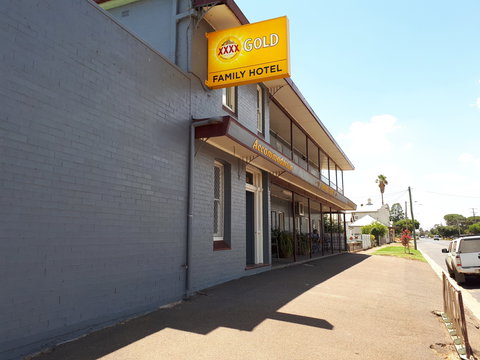 Family Hotel Cootamundra - Lightning Ridge Tourism 1