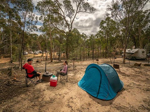Glendora Campground - Lightning Ridge Tourism 1