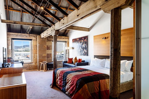 Henry Jones Art Hotel - The - Lightning Ridge Tourism 2
