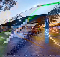 Holiday Inn Warwick Farm - Lightning Ridge Tourism