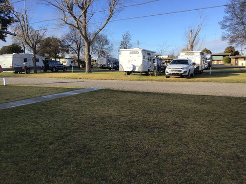 Jerilderie Motel And Caravan Park - Lightning Ridge Tourism 0