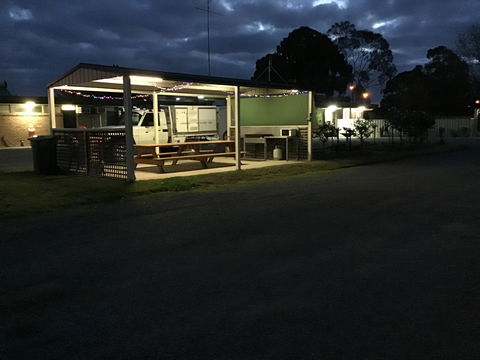 Jerilderie Motel And Caravan Park - Lightning Ridge Tourism 1
