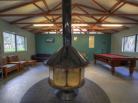 Kosciuszko Tourist Park - Lightning Ridge Tourism 1
