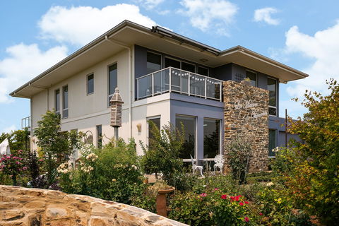 La Maison Du Vigneron B&B & Special Ocassion Dining - Lightning Ridge Tourism 0