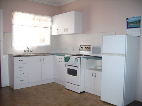 Lisianna Holiday Apartments - Lightning Ridge Tourism 2