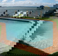 Moreton Bay Beach Lodge - Lightning Ridge Tourism